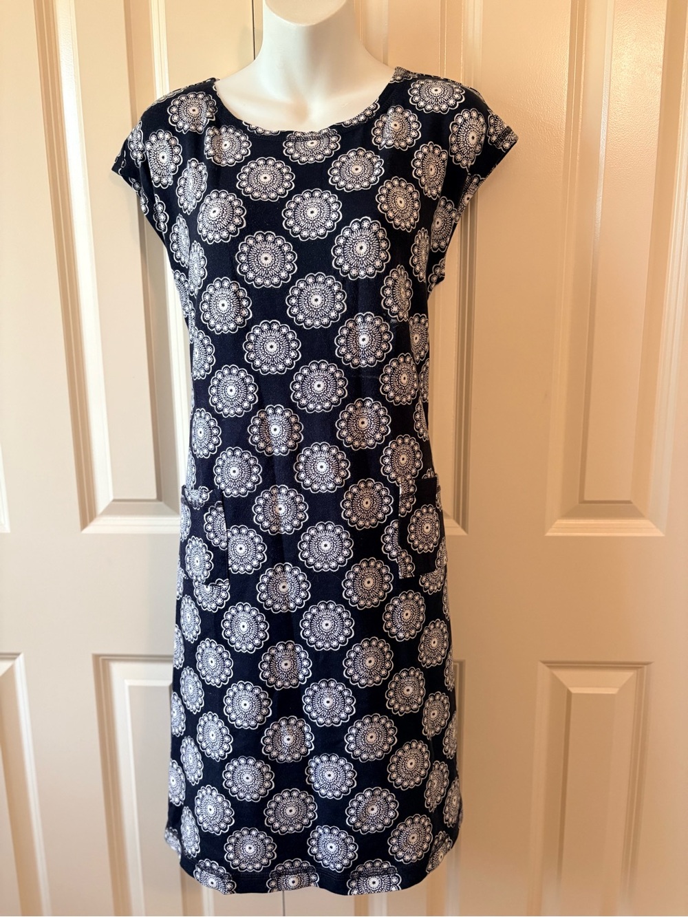 Talbots Black Medallion Midi Shift Dress, size Mp